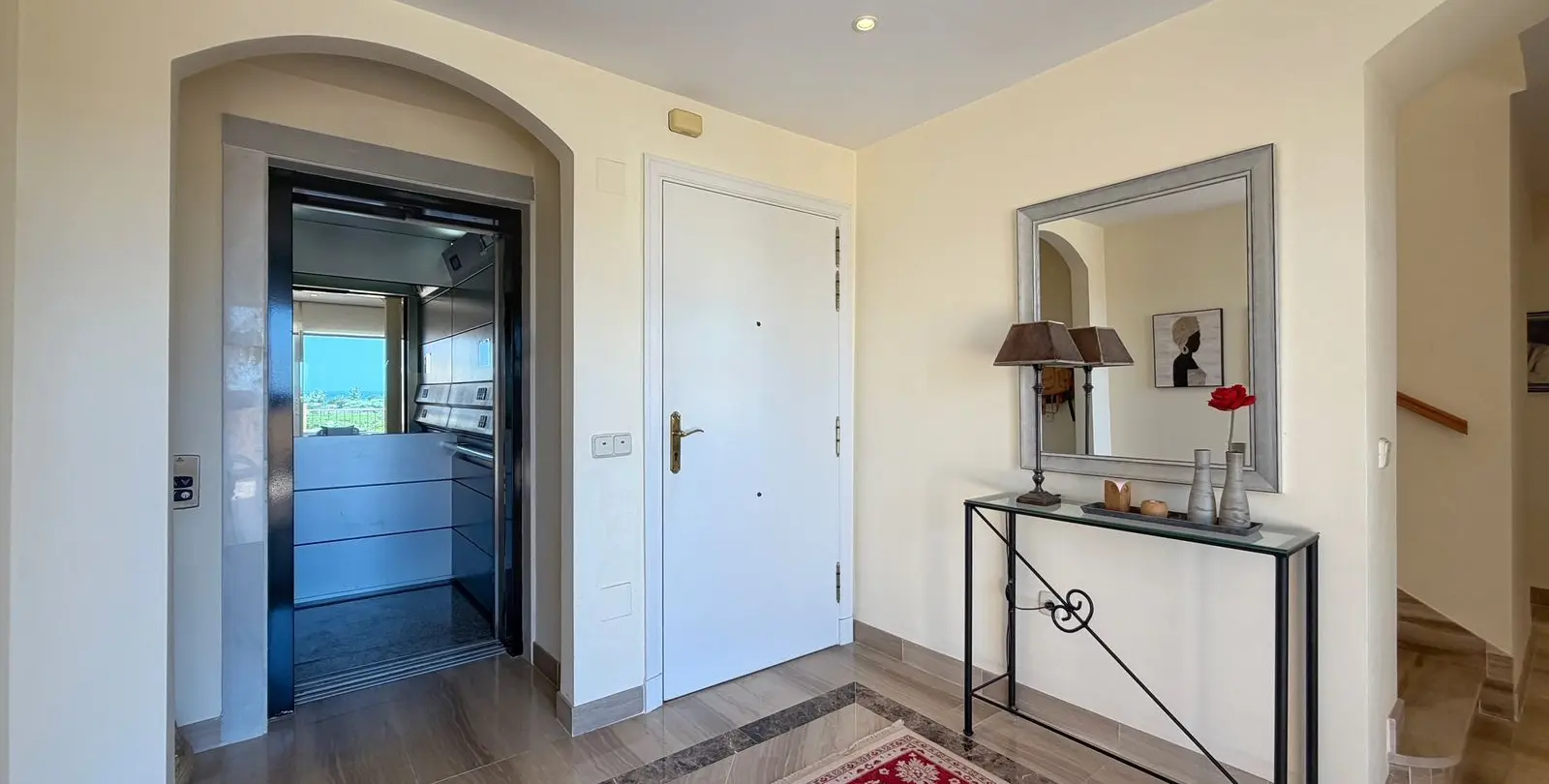Продажа двухуровневого пентхауса в Elviria 50