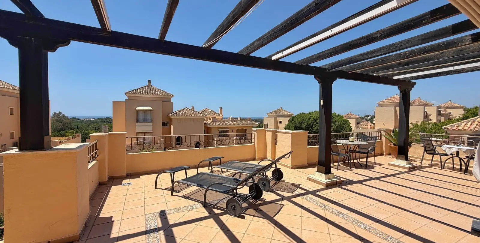 Продажа двухуровневого пентхауса в Elviria 55