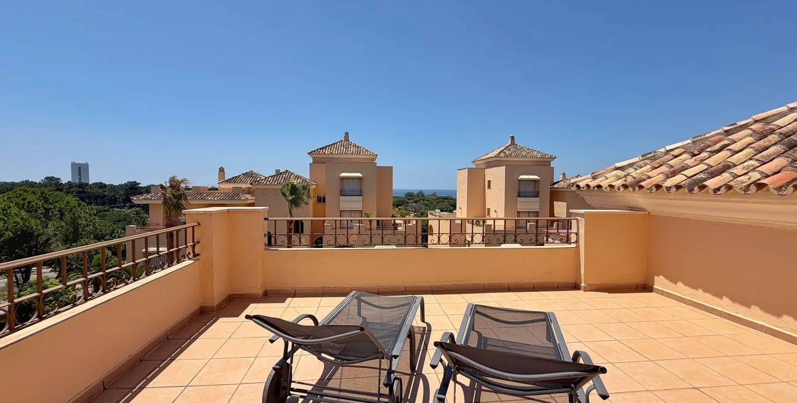 Продажа двухуровневого пентхауса в Elviria 57