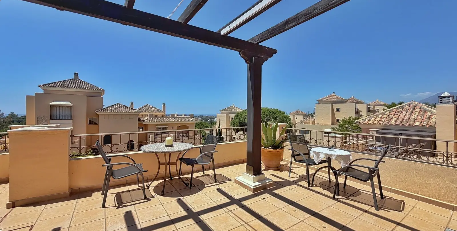 Продажа двухуровневого пентхауса в Elviria 59