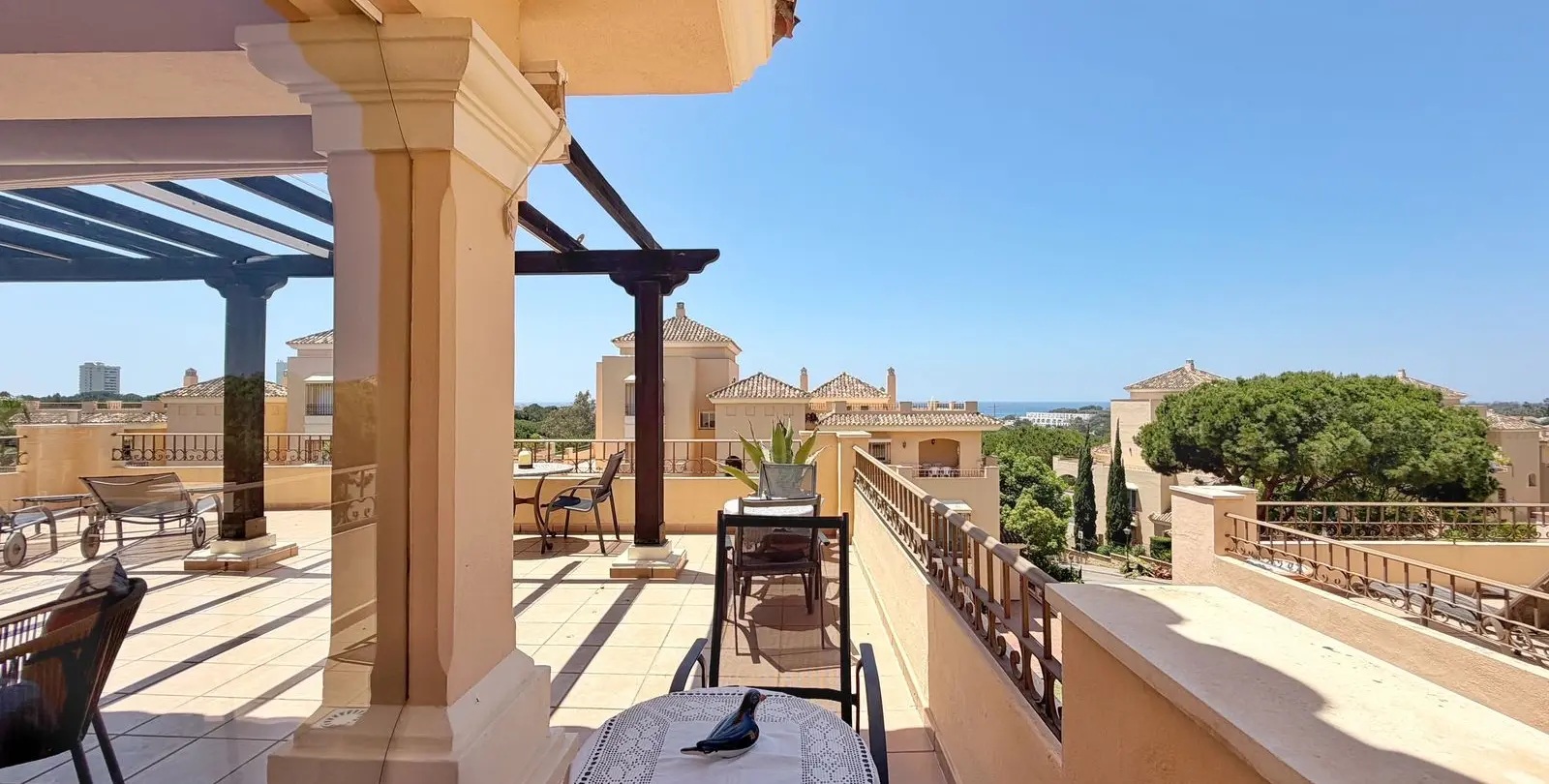 Продажа двухуровневого пентхауса в Elviria 60