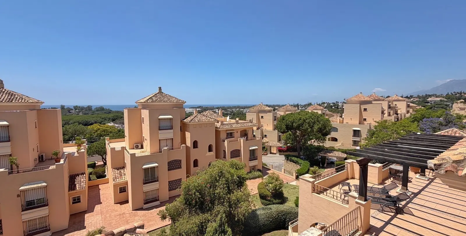 Продажа двухуровневого пентхауса в Elviria 64