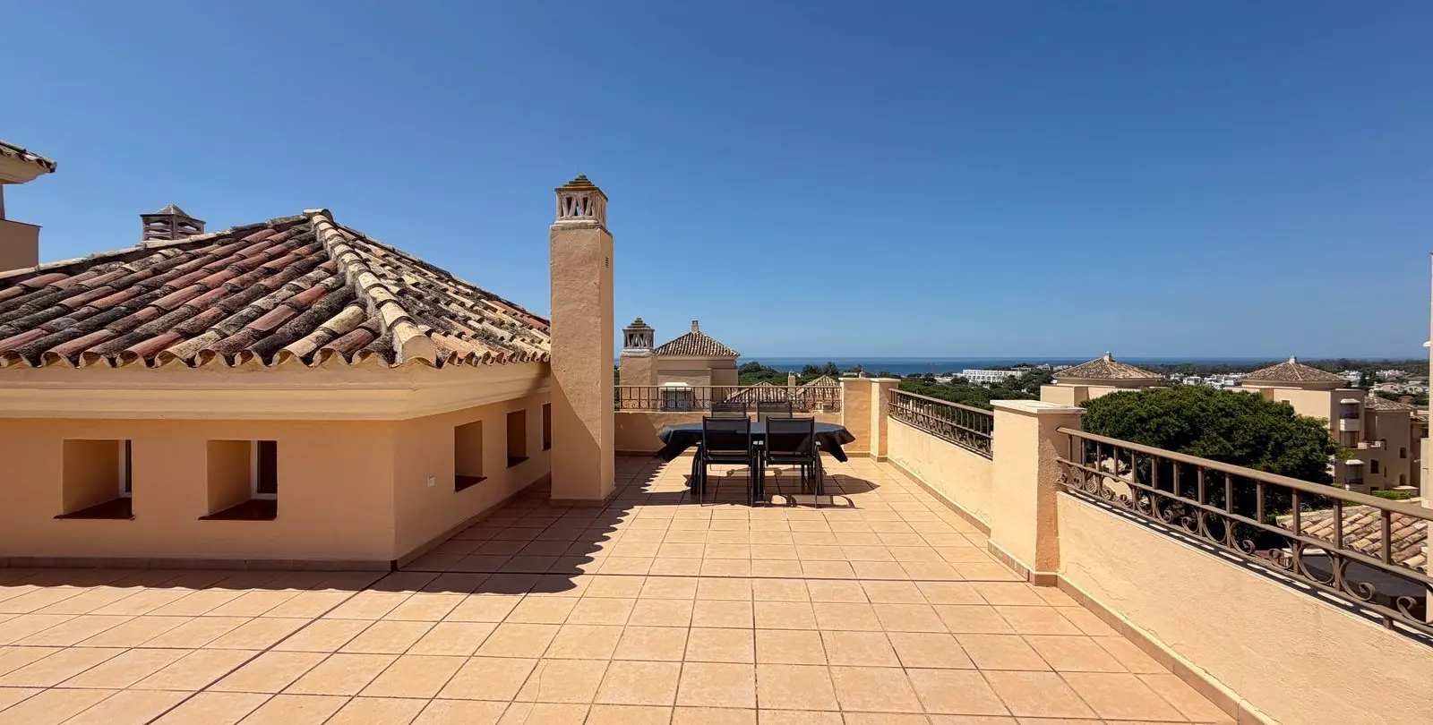 Продажа двухуровневого пентхауса в Elviria 65