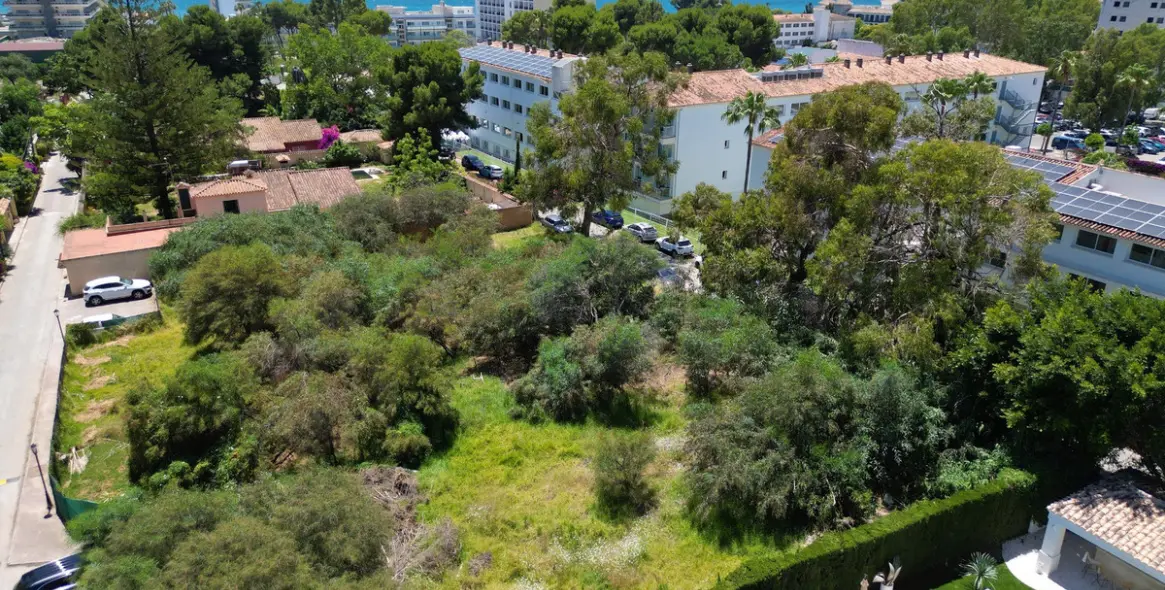 Sale of residential plot in Estepona 2