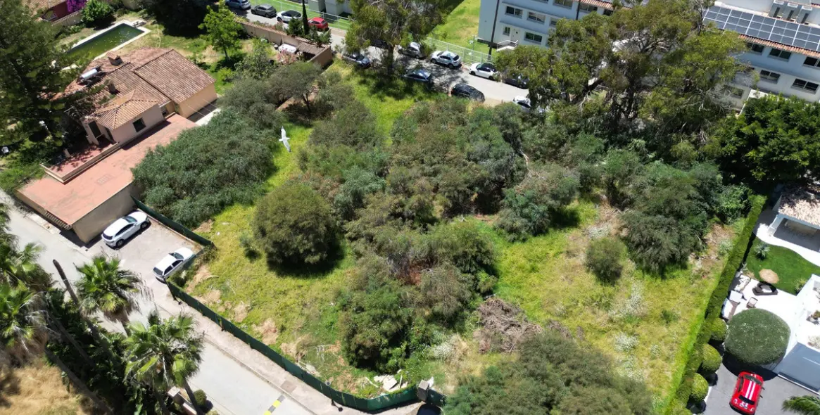 Sale of residential plot in Estepona 6