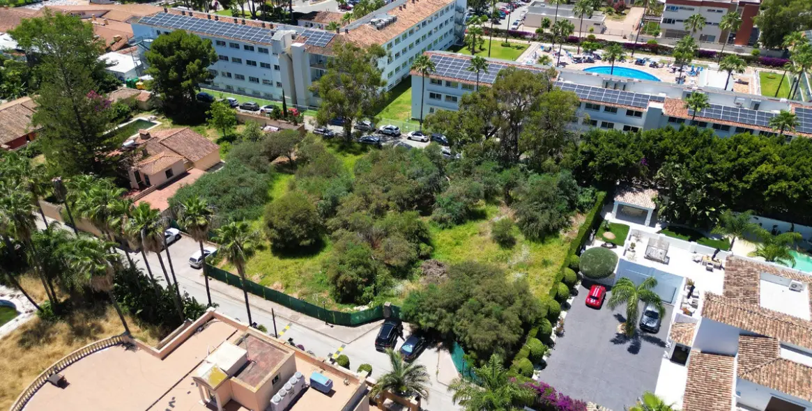 Sale of residential plot in Estepona 8