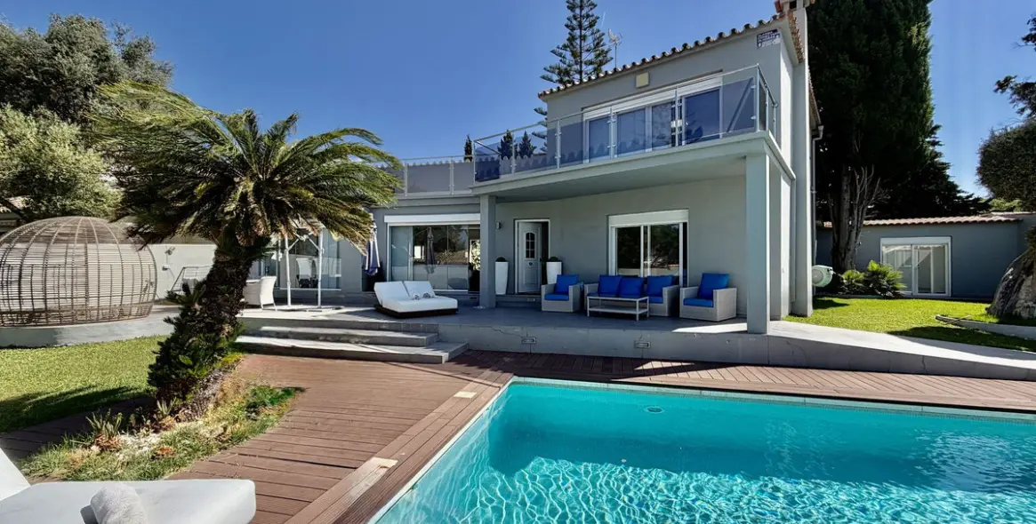 Venta de villa independiente en Cabopino 1