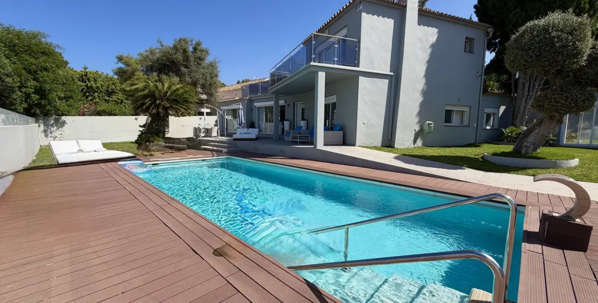 Venta de villa independiente en Cabopino 2