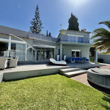Venta de villa independiente en Cabopino