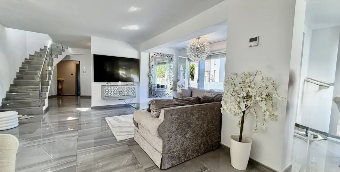 Venta de villa independiente en Cabopino 10