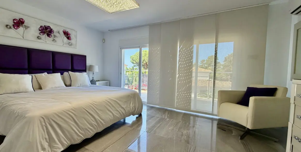 Venta de villa independiente en Cabopino 25