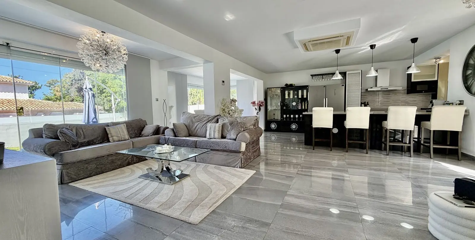 Sale of detached villa in Cabopino 3