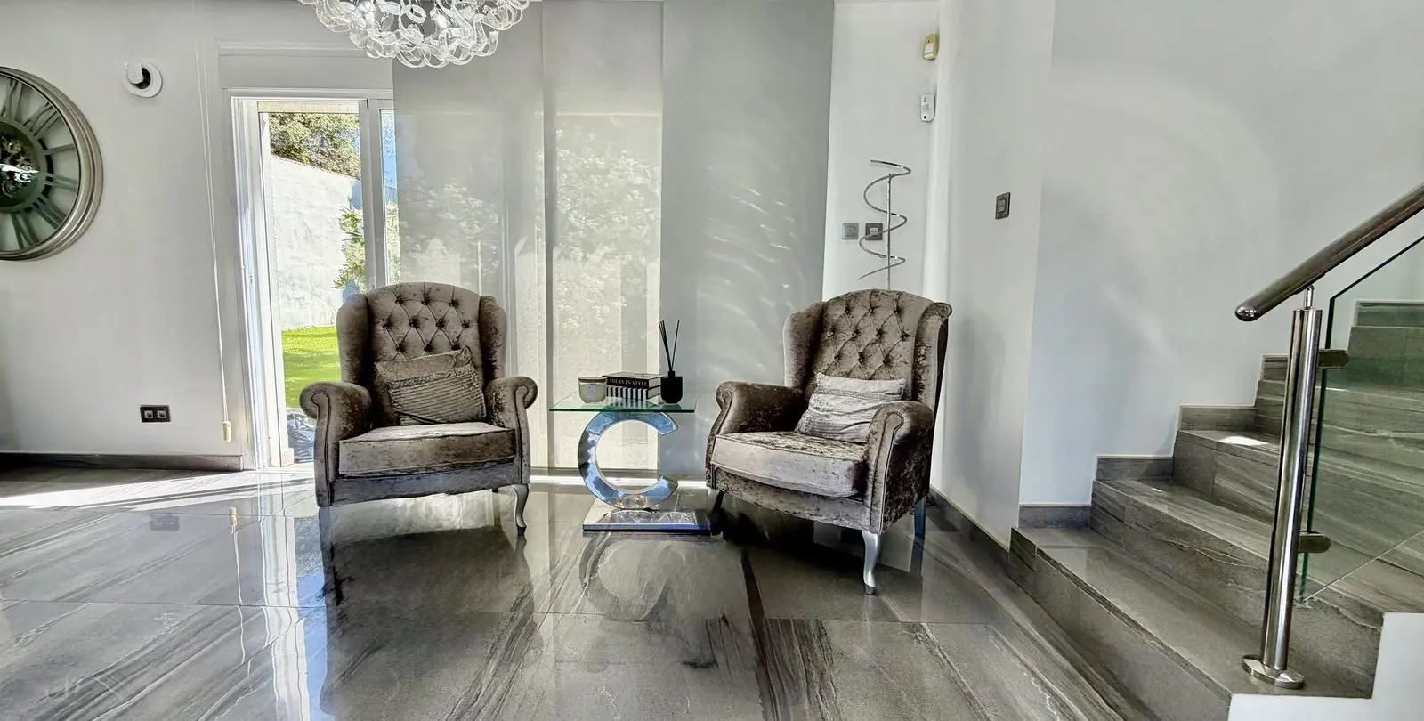 Sale of detached villa in Cabopino 6