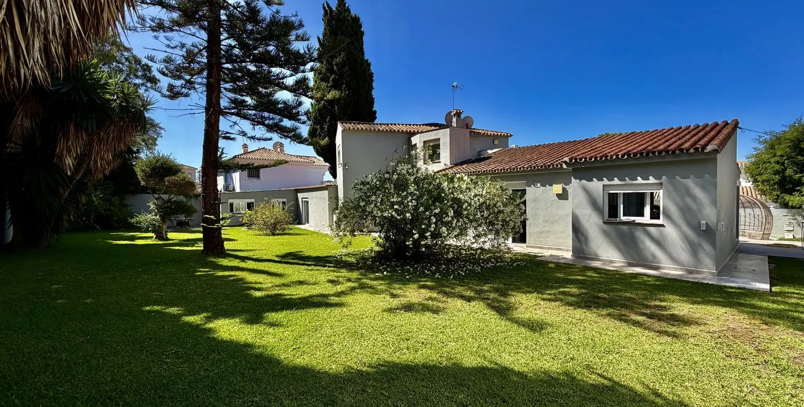 Sale of detached villa in Cabopino 7