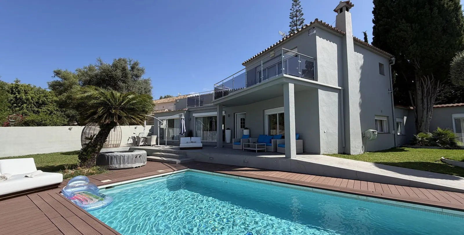 Sale of detached villa in Cabopino 8