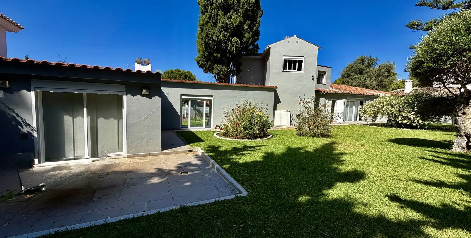 Sale of detached villa in Cabopino 10