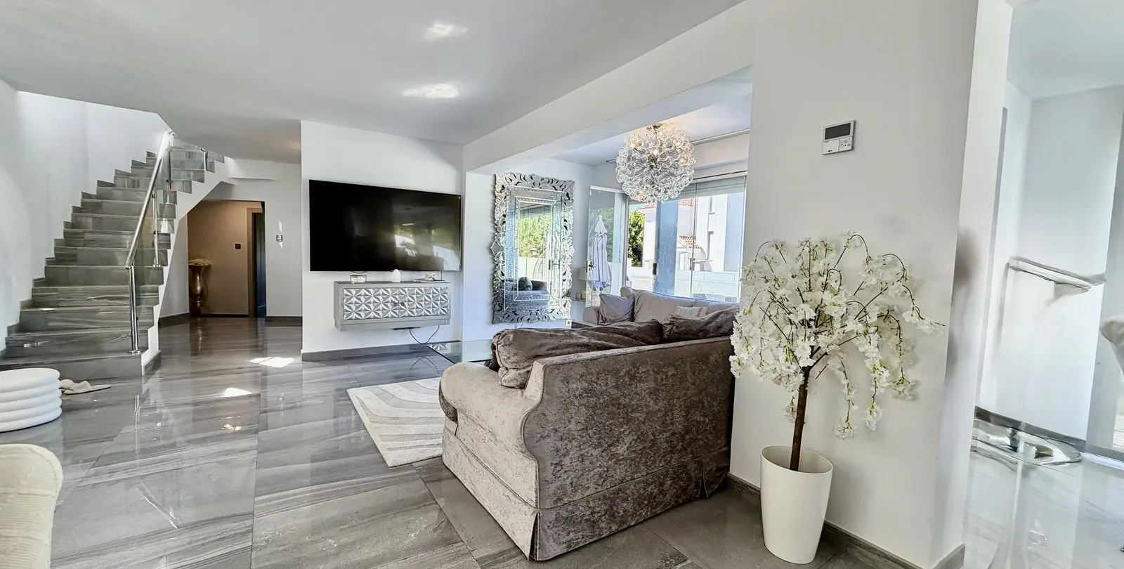 Sale of detached villa in Cabopino 12