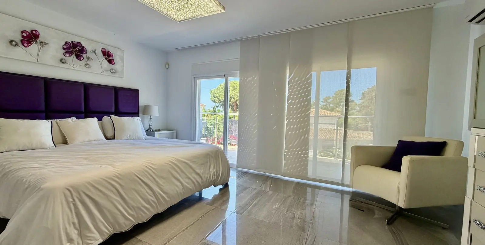Sale of detached villa in Cabopino 25