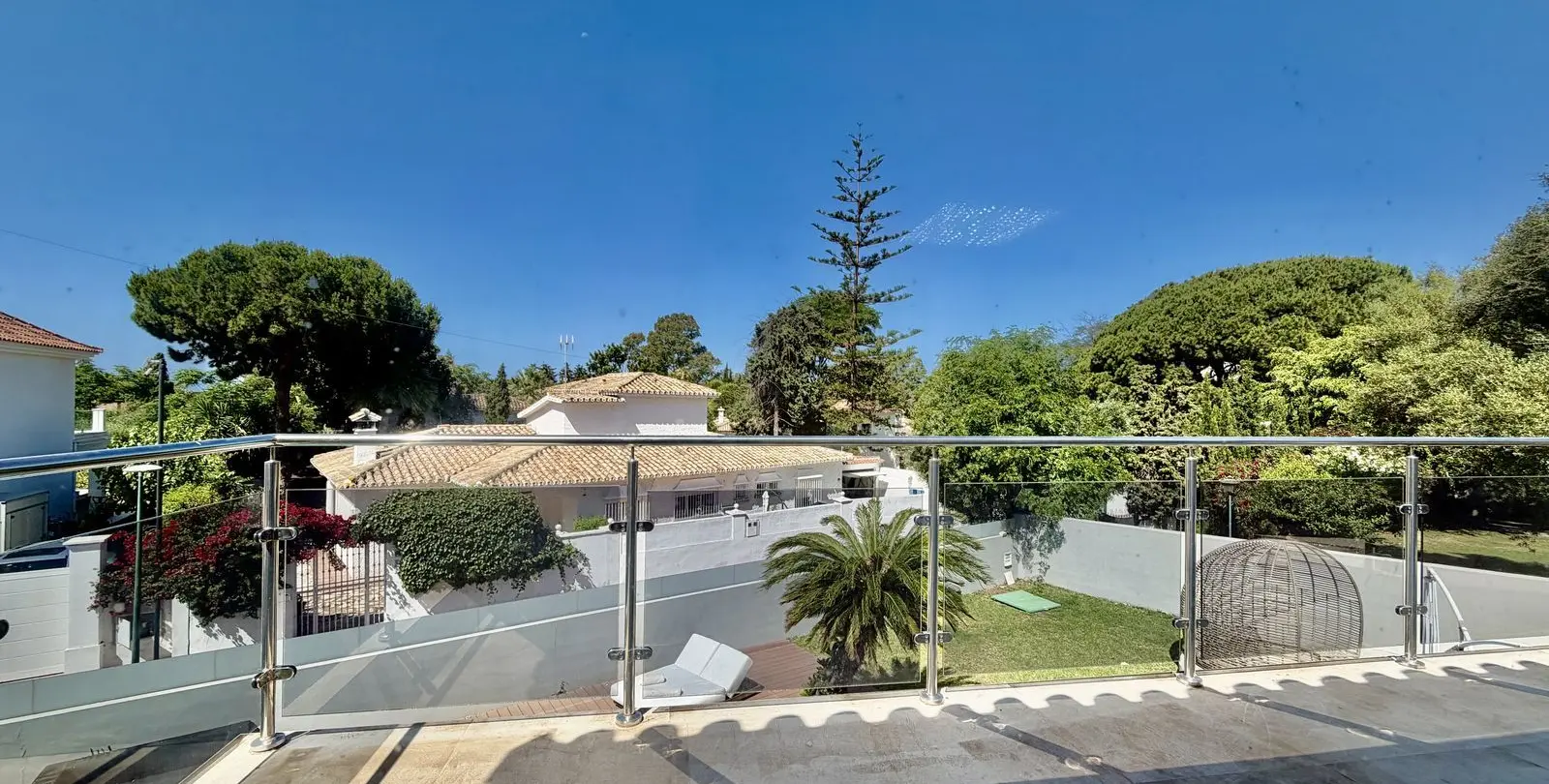 Sale of detached villa in Cabopino 26