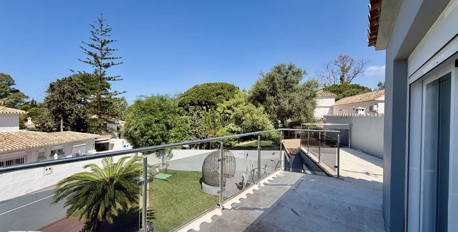 Sale of detached villa in Cabopino 27