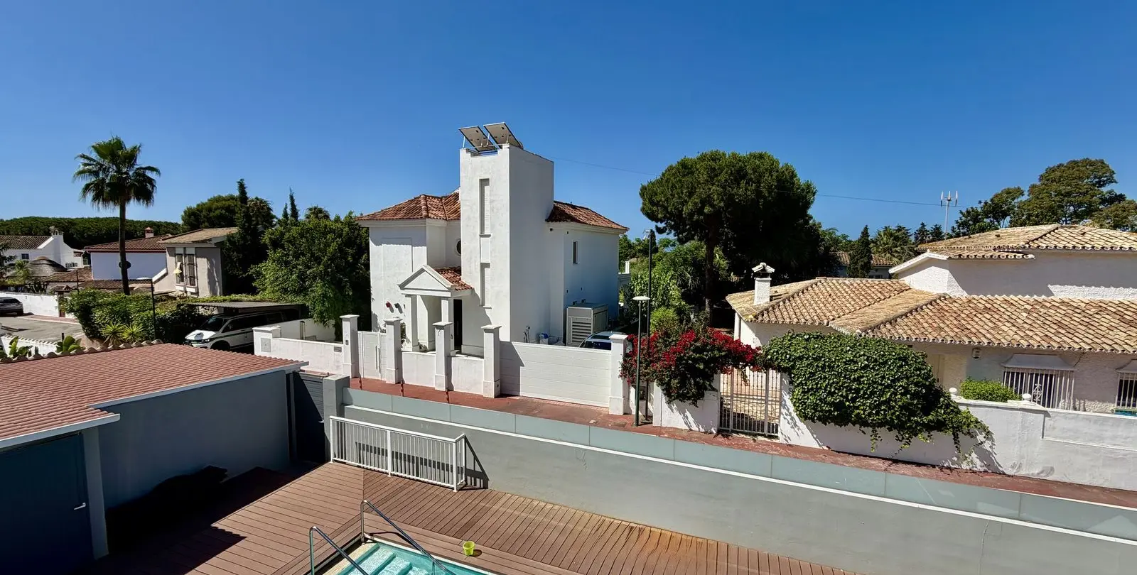 Sale of detached villa in Cabopino 28