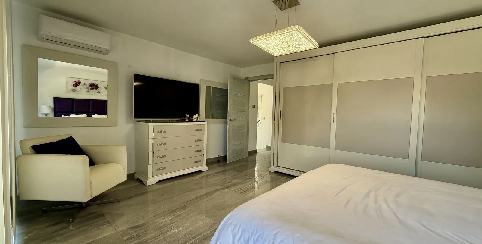 Sale of detached villa in Cabopino 33