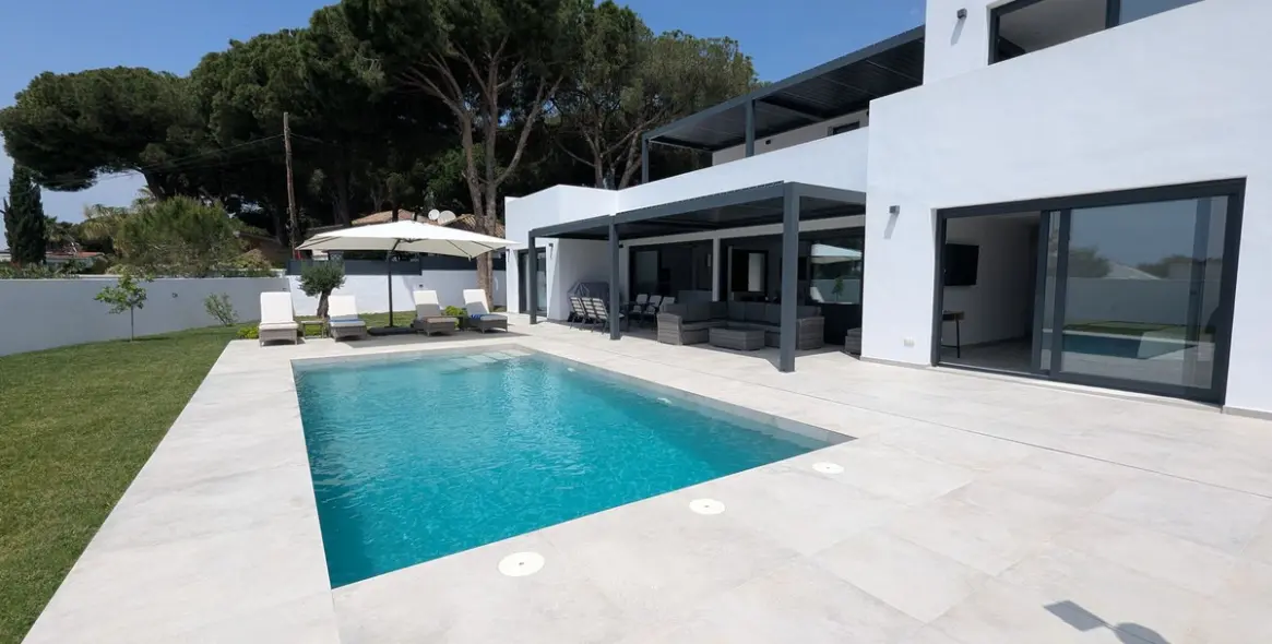 Venta de villa independiente en Artola 3