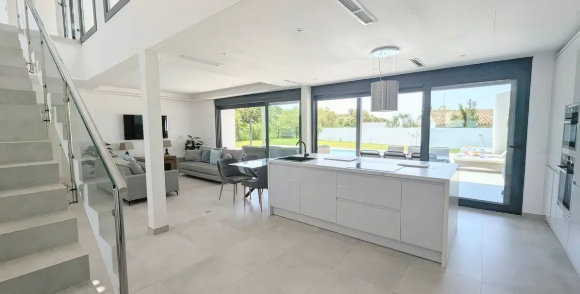 Venta de villa independiente en Artola 76