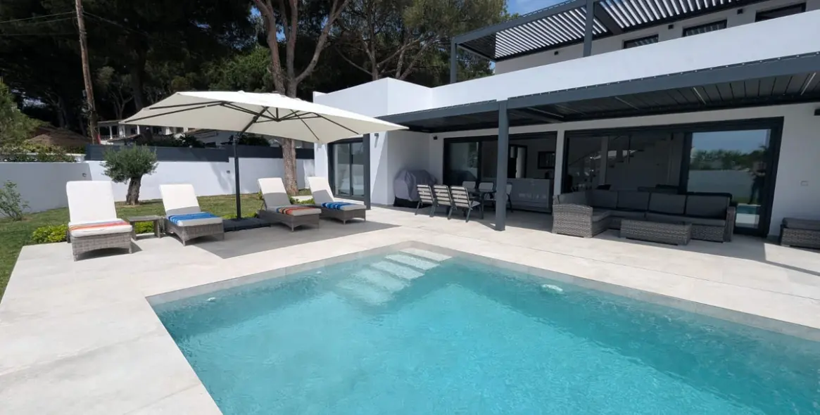 Venta de villa independiente en Artola 86