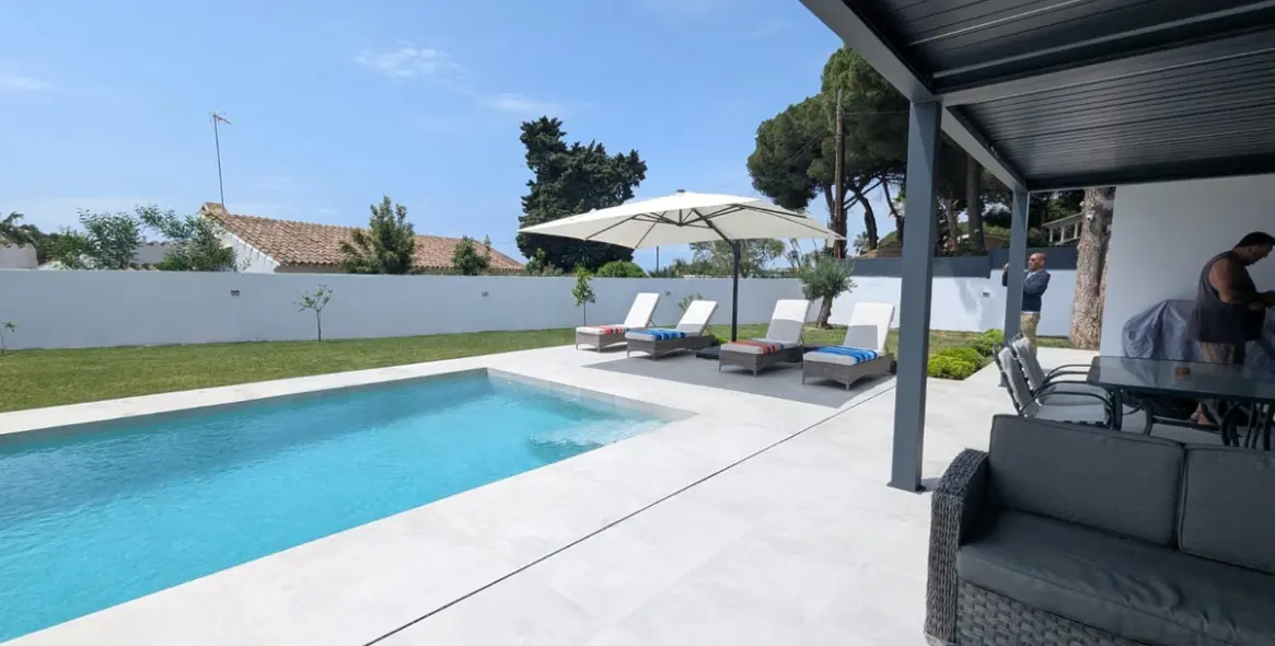 Venta de villa independiente en Artola 92