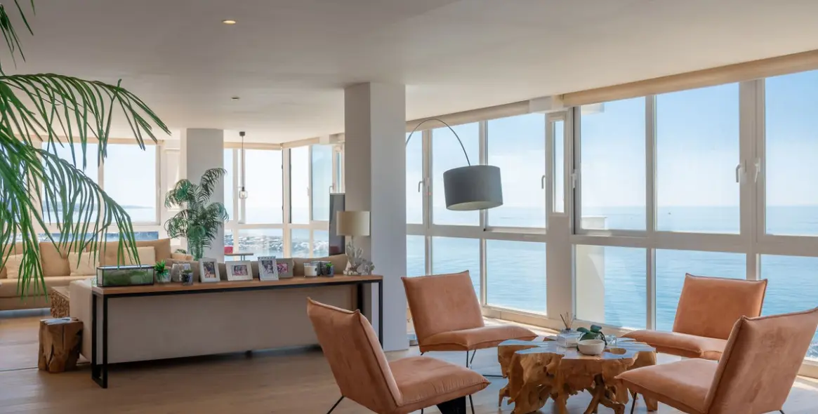 Venta de apartamento en planta media en Marbella 1