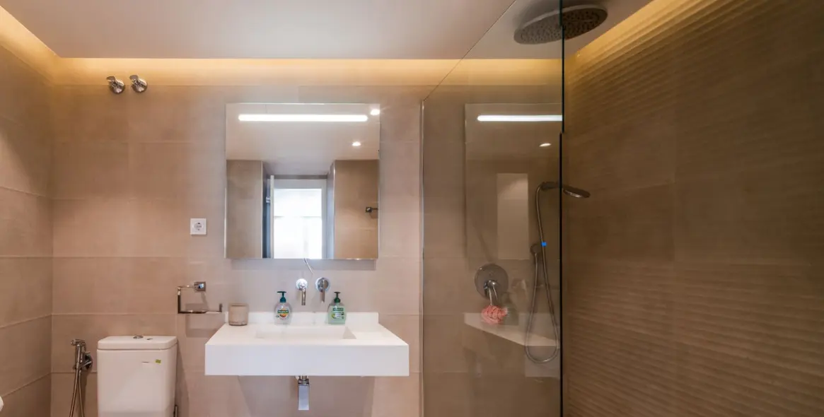 Venta de apartamento en planta media en Marbella 42