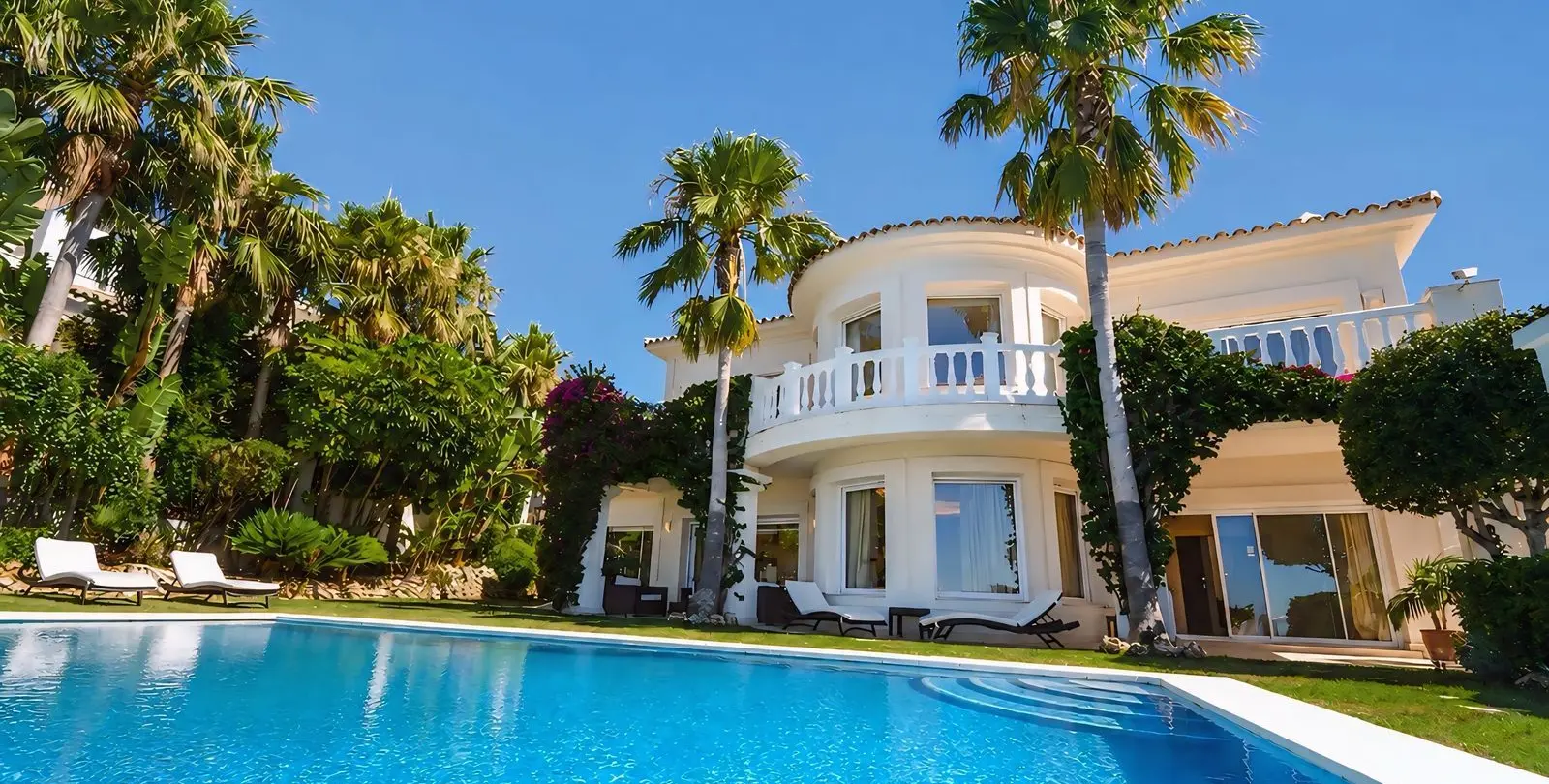Sale of detached villa in Marbella 1
