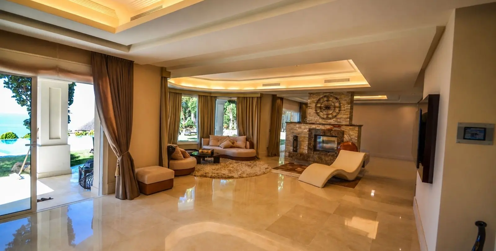 Sale of detached villa in Marbella 11
