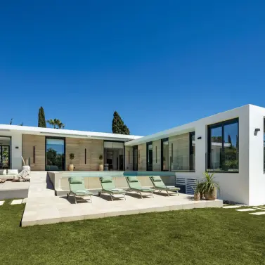 Venta de villa independiente en Nueva Andalucía