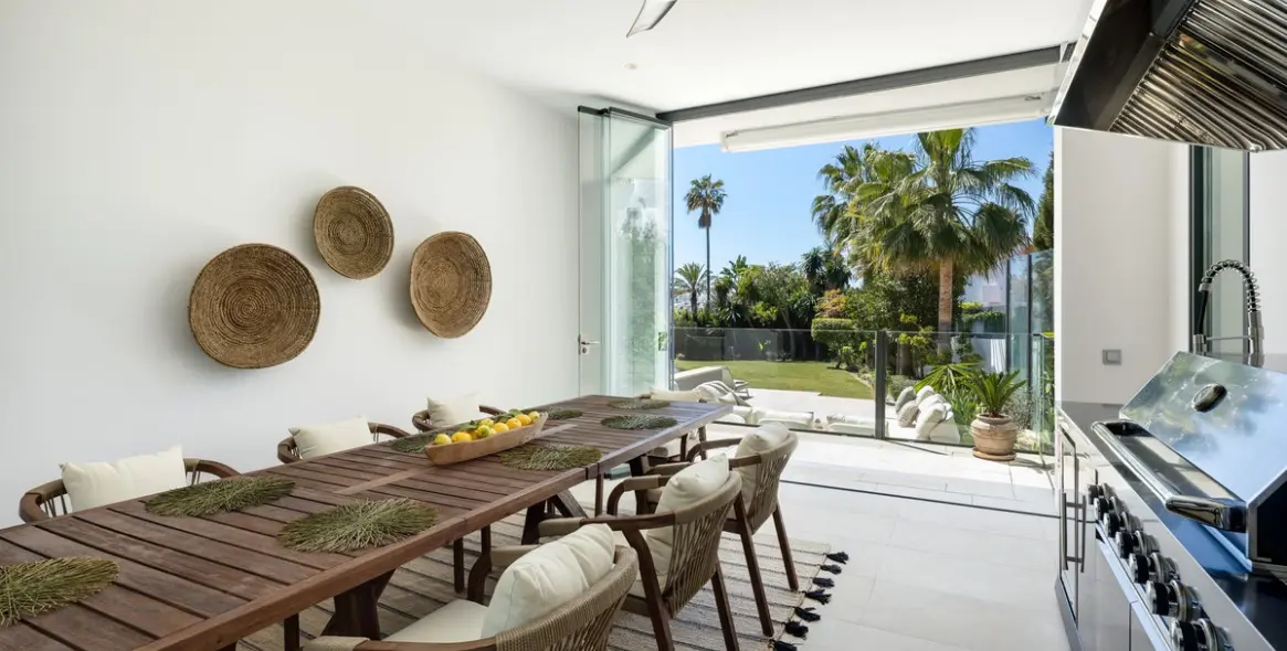 Venta de villa independiente en Nueva Andalucía 15