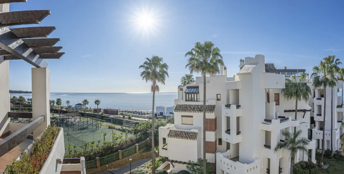 Venta de apartamento en planta baja en Estepona 1