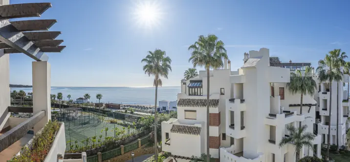 Venta de apartamento en planta baja en Estepona 0