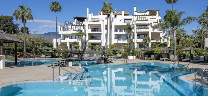 Venta de apartamento en planta baja en Estepona 1