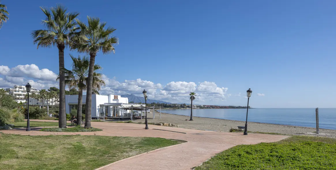 Venta de apartamento en planta baja en Estepona 4