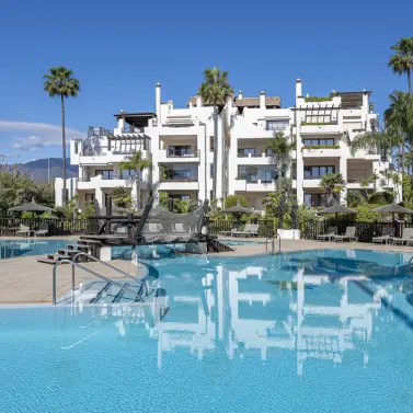 Продажа апартаментов на первом этаже в Estepona