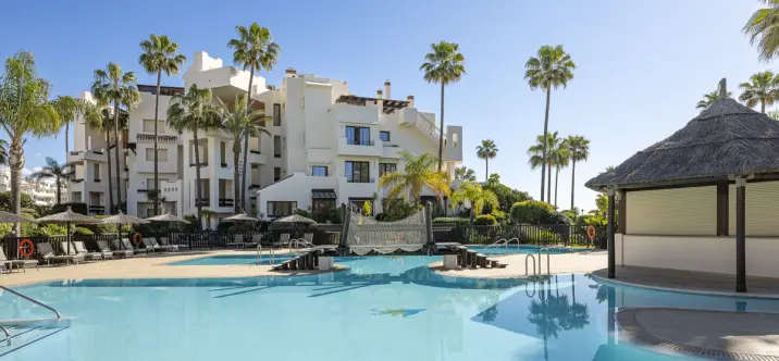 Продажа апартаментов на первом этаже в Estepona 2