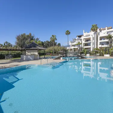 Продажа апартаментов на первом этаже в Estepona