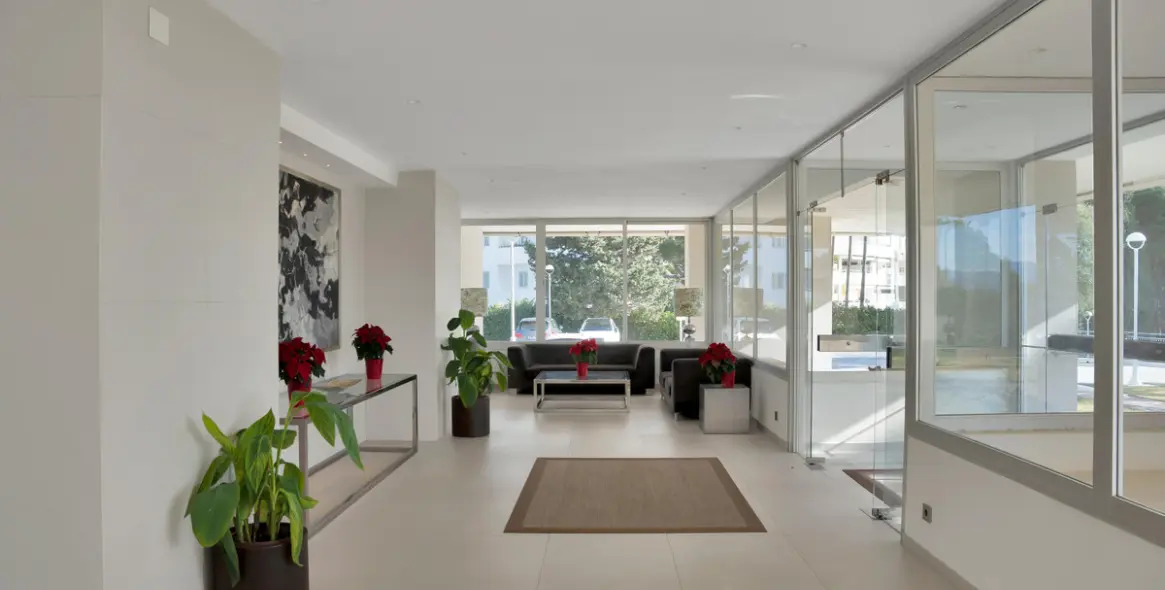 Long-term rent of middle floor apartment in Río Real 7