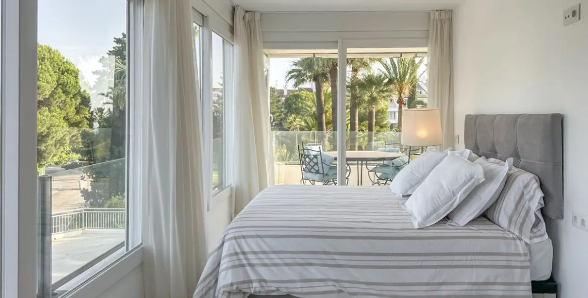 Long-term rent of middle floor apartment in Río Real 25