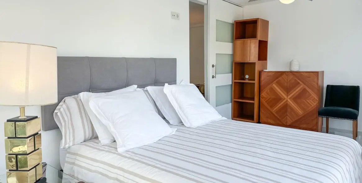 Long-term rent of middle floor apartment in Río Real 26
