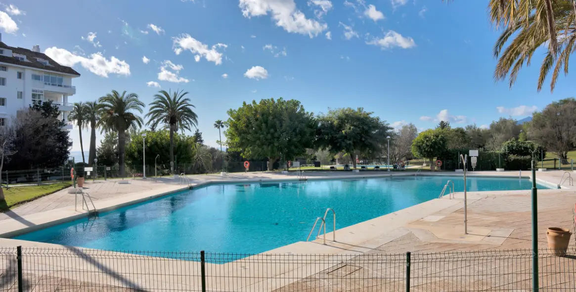 Long-term rent of middle floor apartment in Río Real 31