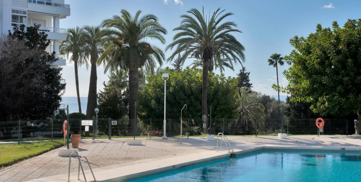 Long-term rent of middle floor apartment in Río Real 32