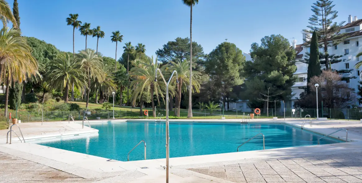 Long-term rent of middle floor apartment in Río Real 37