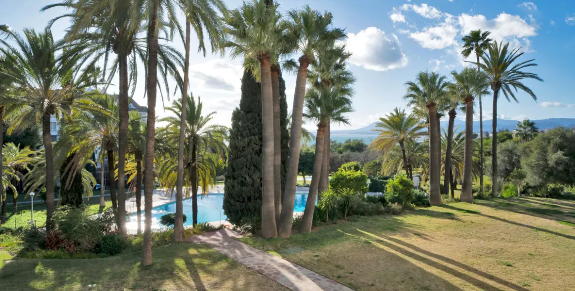 Long-term rent of middle floor apartment in Río Real 49